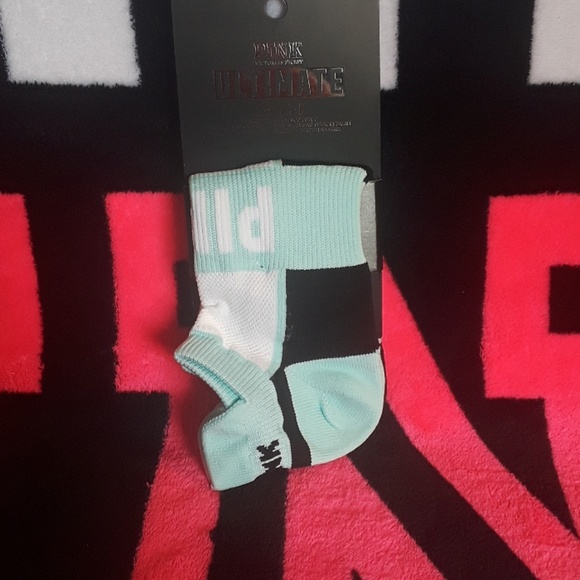 NWT 2 Pair of No Show Pink Socks - Picture 2 of 2